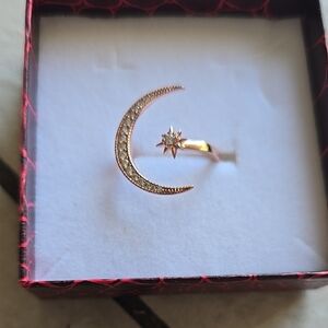 Elegant Gold Crescent Moon Ring